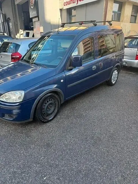 Usata Opel Combo Enjoy 75 CV (55 kW) 2010 Blu Monovolume