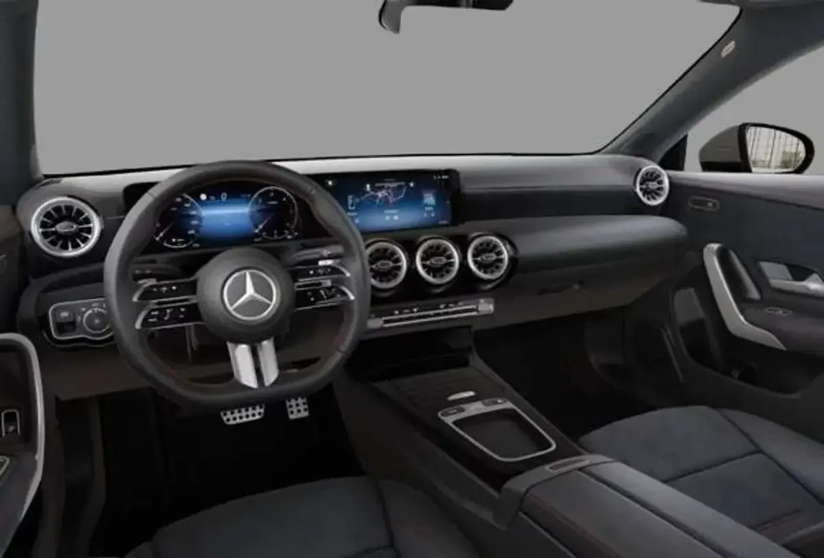 Usata Mercedes CLA220 AMG Line Premium 190 CV (139 kW) 2024 Grigio Coupé