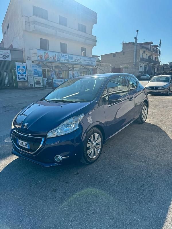 Usata Peugeot 208 Allure 68 CV (50 kW) 2012 Blu Utilitaria