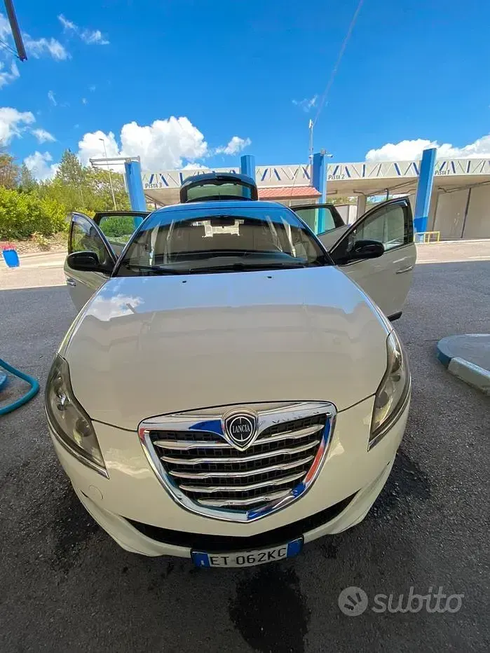 Usata Lancia Delta Silver 130 CV (95 kW) 2014 Bianco Utilitaria