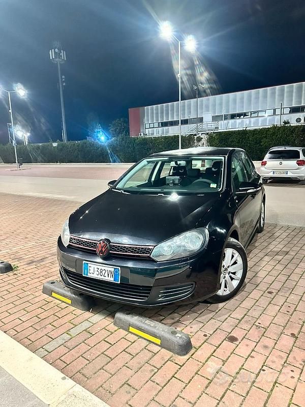 Usata VW Golf VI 105 CV (77 kW) 2011 Nero Utilitaria