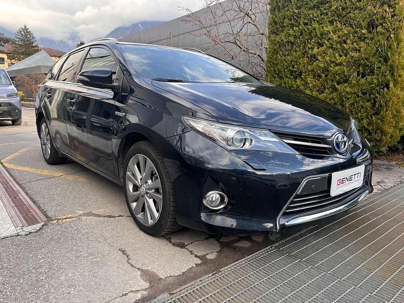 Usata Toyota Auris Hybrid Lounge 99 CV (72 kW) 2014 Blu/azzurro Station wagon