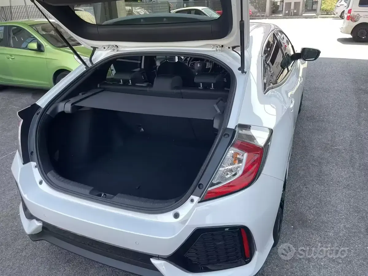 Usata Honda Civic 129 CV (94 kW) 2017 Bianco Berlina