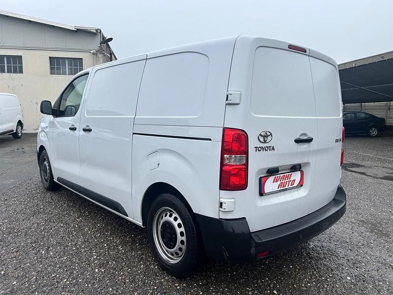 Usata Toyota Proace 102 CV (75 kW) 2024 Bianco Monovolume