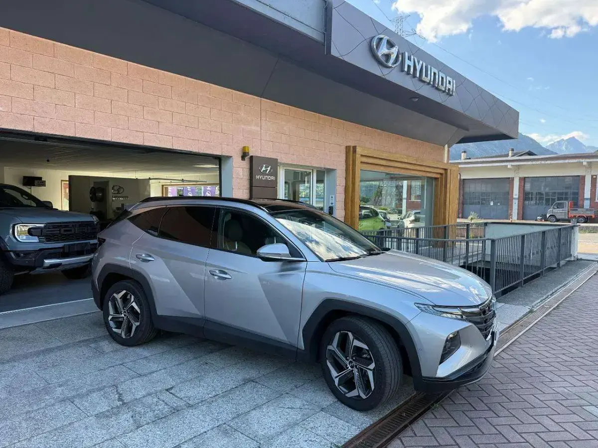 Usata Hyundai Tucson 179 CV (131 kW) 2024 Argento SUV