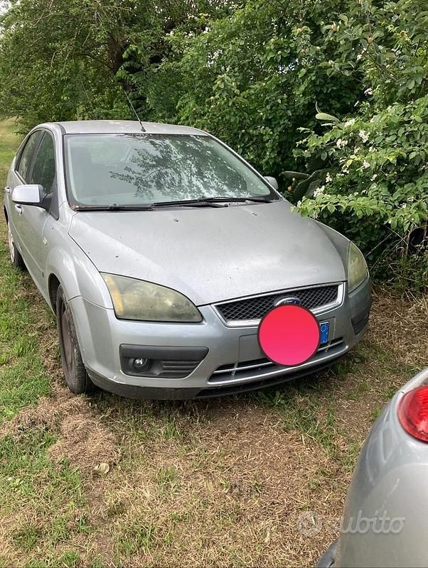Grigio Usata 2005 Ford Focus Tre volumi | 1500 € (Cara) - Immagine 1/2