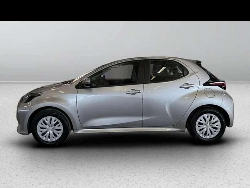 Usata Toyota Yaris Hybrid Active 92 CV (67 kW) 2025 Silver met Berlina