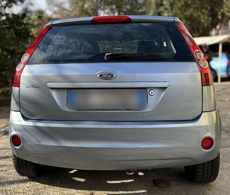 Usata Ford Fiesta Ghia 75 CV (55 kW) 2007 Berlina