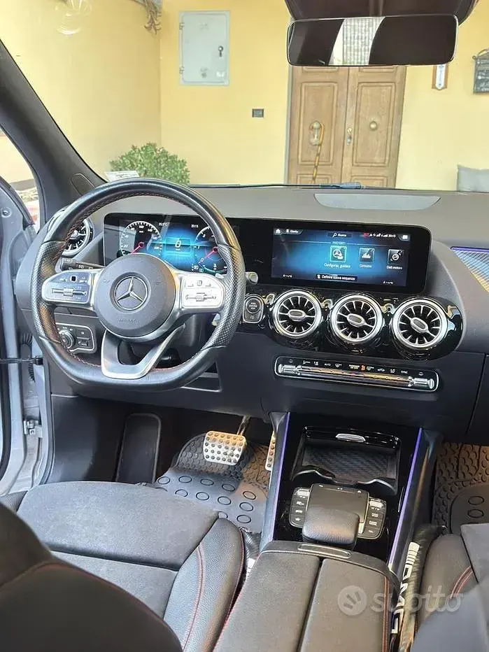 Usata Mercedes GLA180 Premium 116 CV (85 kW) 2020 Grigio SUV