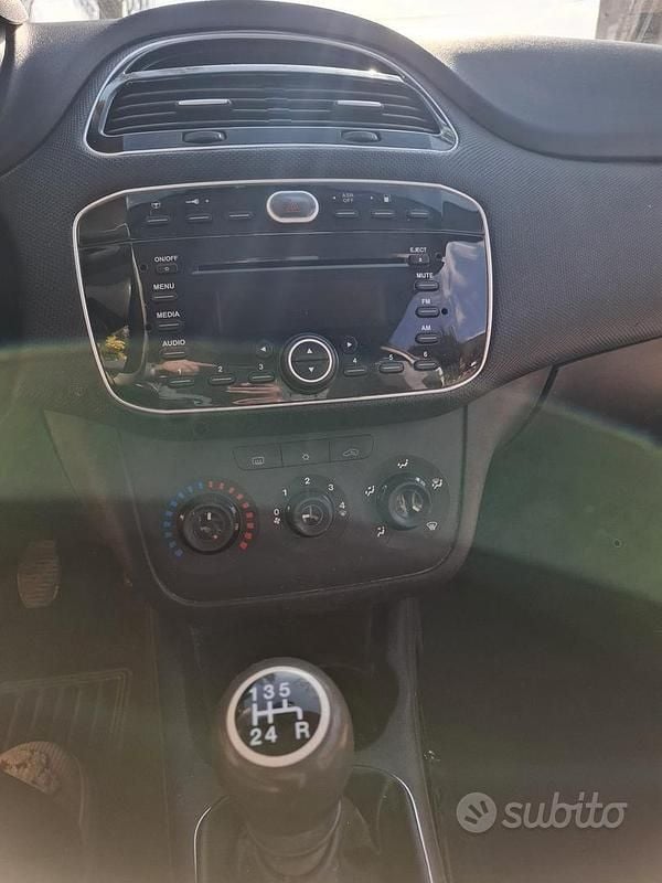 Usata Fiat Punto 80 CV (58 kW) 2012 Bianco Utilitaria