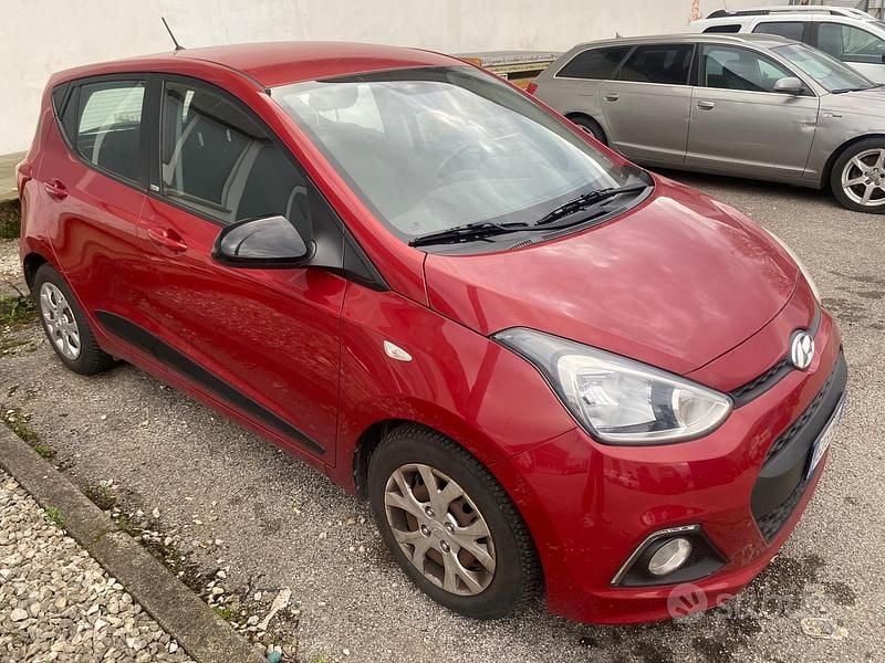 Usata Hyundai i10 Edition 67 CV (49 kW) 2015 Rosso Utilitaria