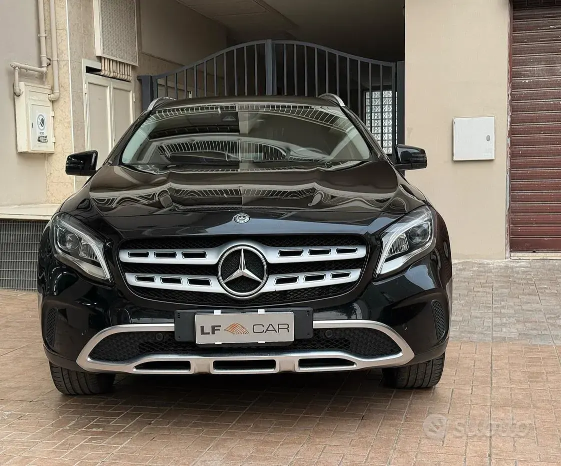 Usata Mercedes GLA200 136 CV (100 kW) 2017 Nero SUV