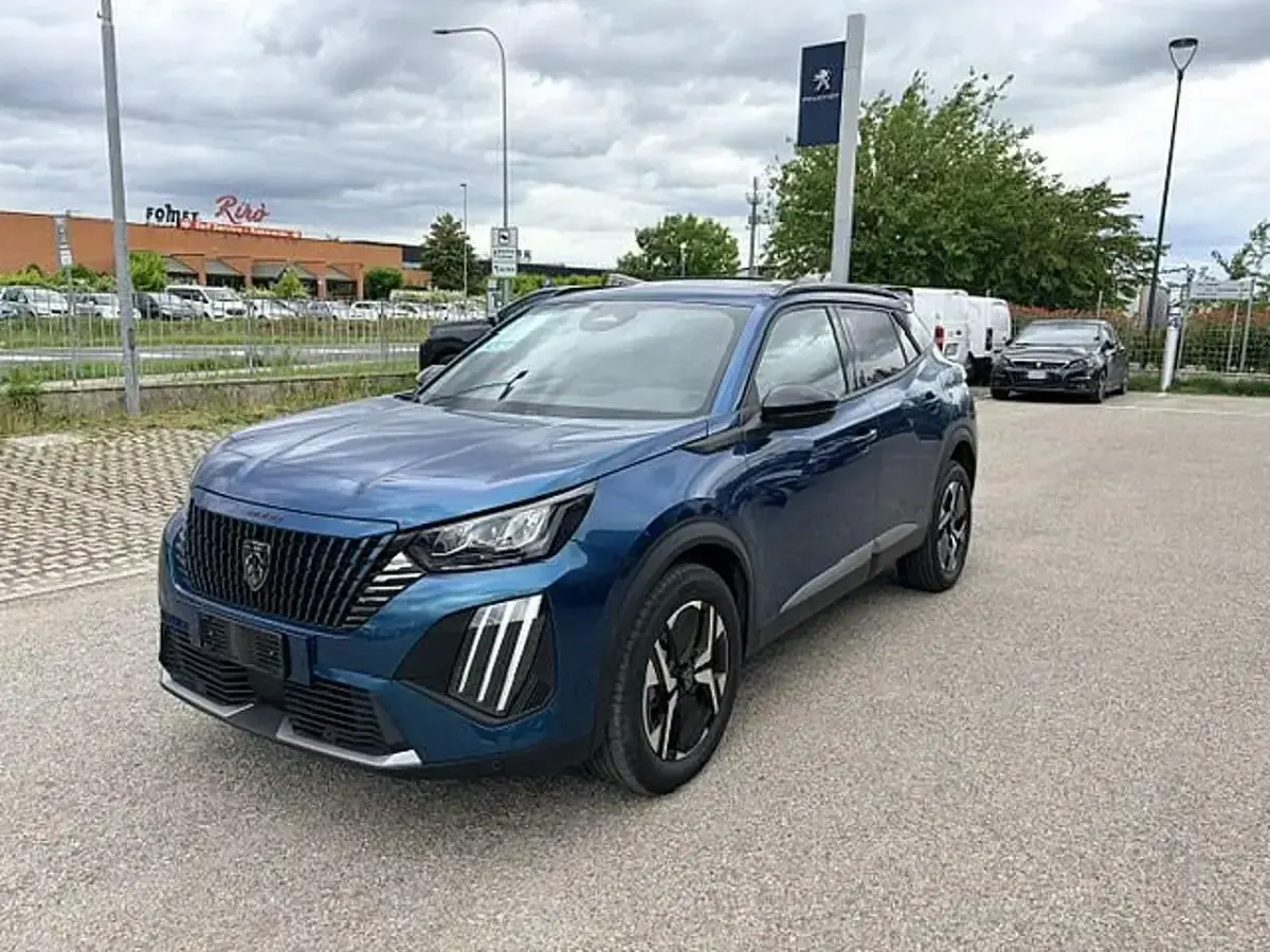 Usata Peugeot 2008 Allure 101 CV (74 kW) 2025 SUV