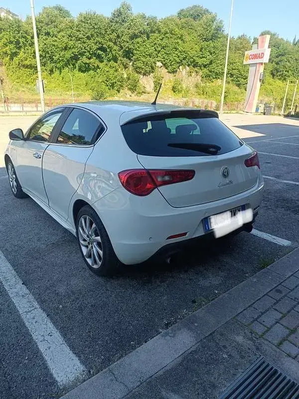 Usata Alfa Romeo Giulietta Distinctive 140 CV (102 kW) 2012 Utilitaria