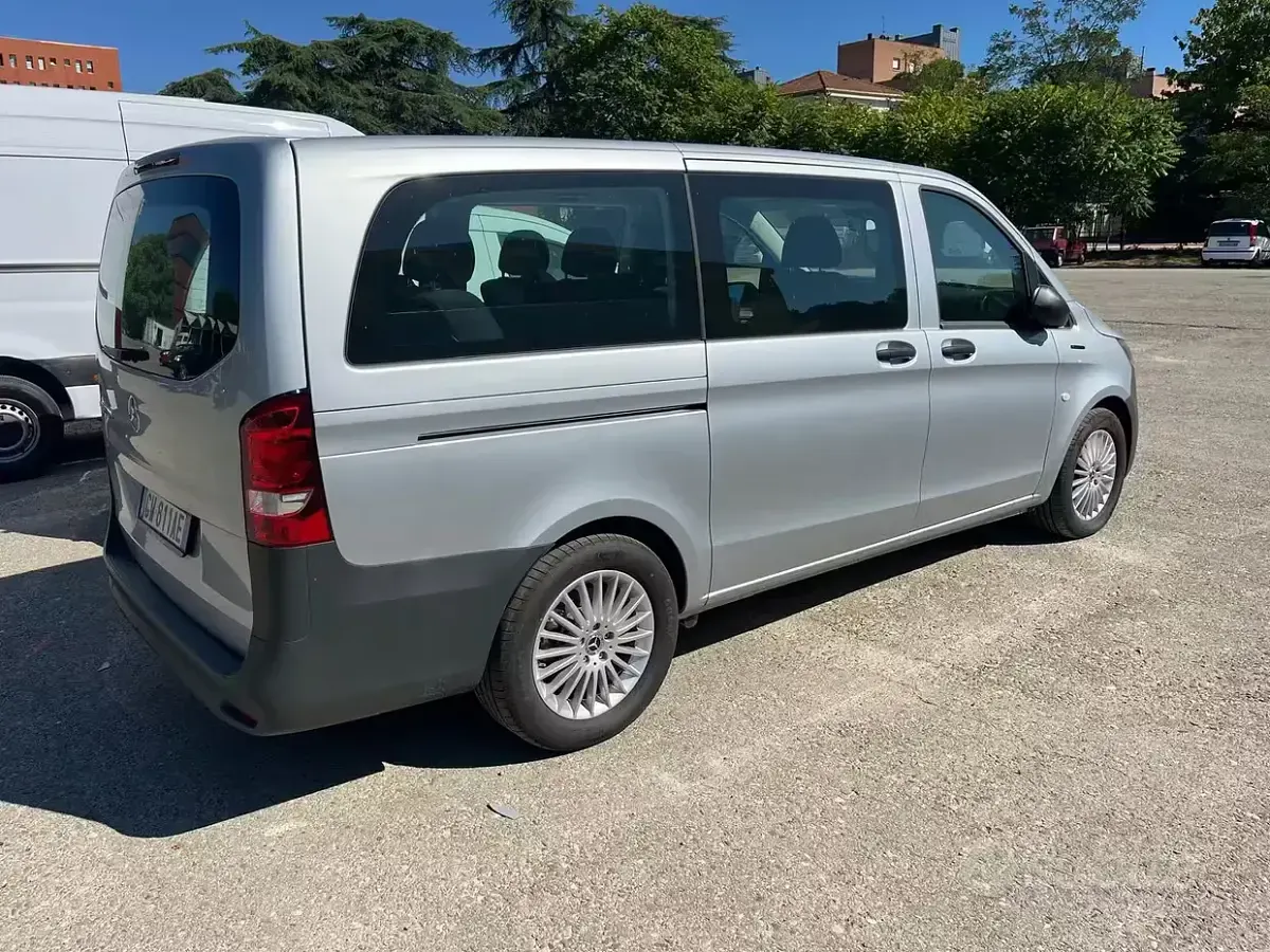 Usata Mercedes e-Vito 69 kW (95 CV) 2024 Grigio Furgone
