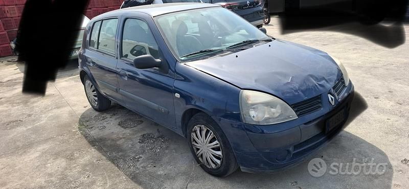 Usata Renault Clio II Authentique 74 CV (54 kW) 2005 Blu Berlina