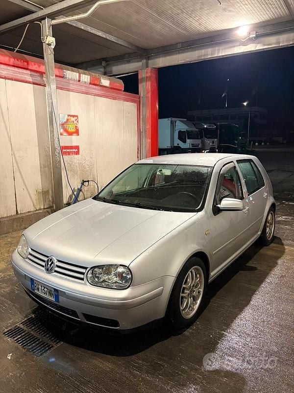 Usata VW Golf IV 130 CV (95 kW) 2001 Berlina