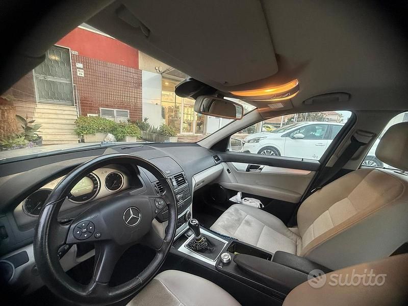 Usata Mercedes C220 Avantgarde 170 CV (125 kW) 2009 Grigio Berlina