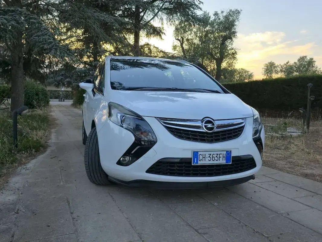 Usata Opel Zafira Tourer 150 CV (110 kW) 2012 Bianco Monovolume