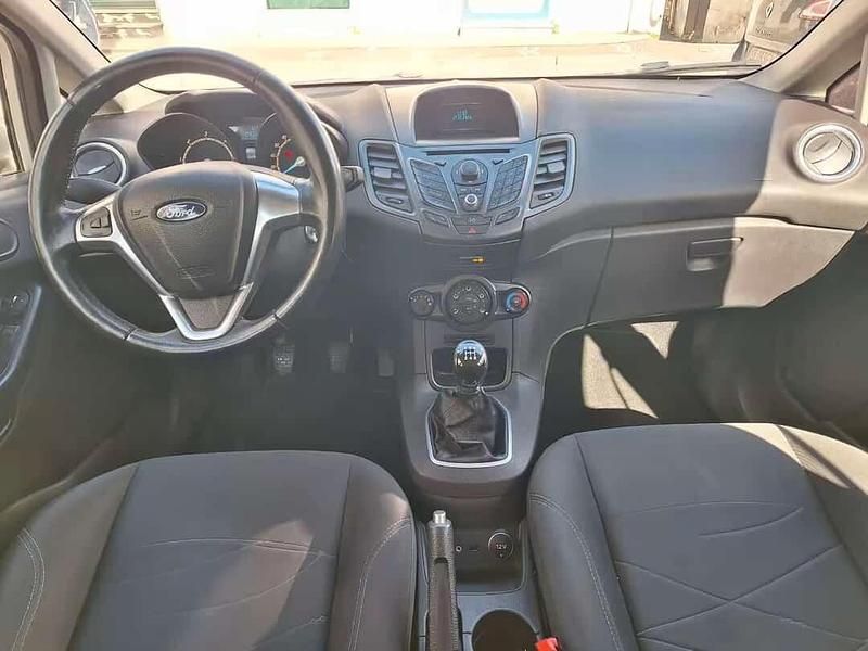 Usata Ford Fiesta 75 CV (55 kW) 2014 Argento Utilitaria