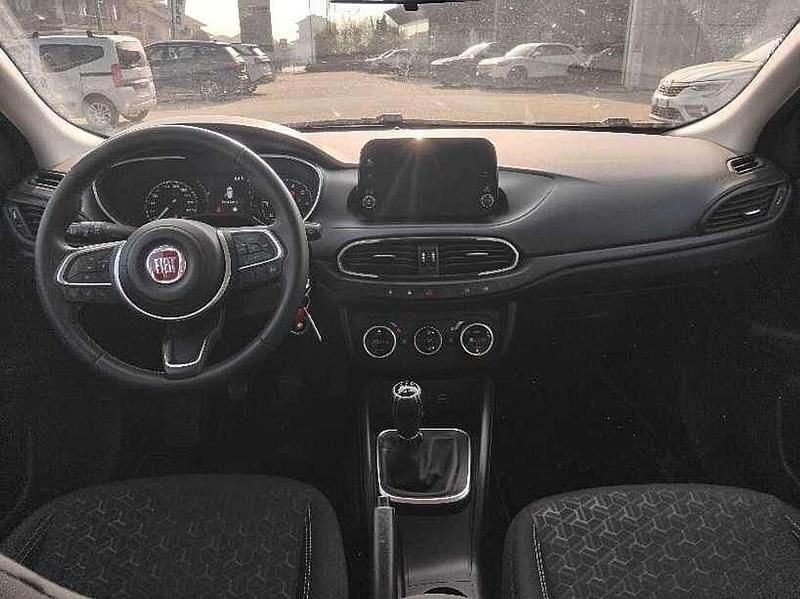 Usata Fiat Tipo Cross 100 CV (73 kW) 2021 Grigio Berlina
