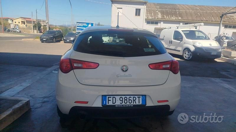 Usata Alfa Romeo Giulietta Business 120 CV (88 kW) 2016 Bianco Utilitaria