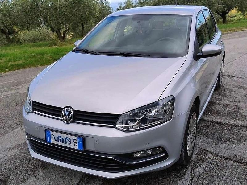 Usata VW Polo Comfortline 75 CV (55 kW) 2015 Argento Berlina