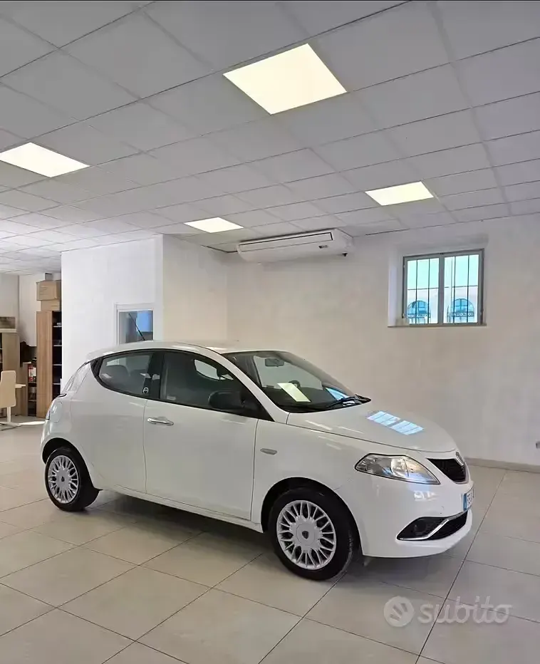 Usata Lancia Ypsilon Gold 69 CV (50 kW) 2016 Bianco Utilitaria