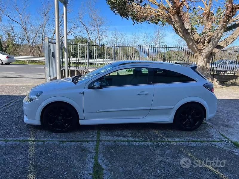 Usata Opel Astra GTC OPC 240 CV (176 kW) 2009 Bianco Berlina