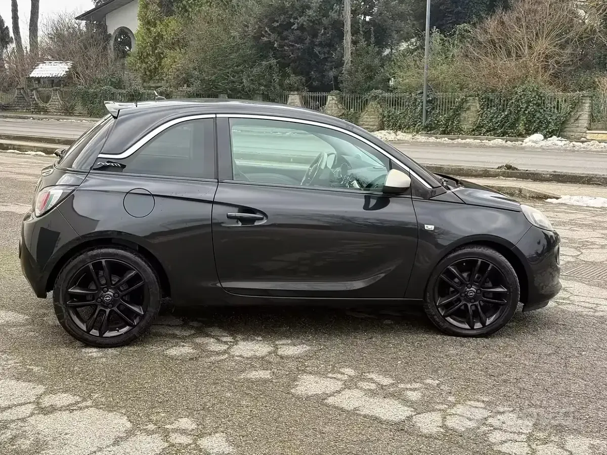 Usata Opel Adam 87 CV (63 kW) 2014 Nero Utilitaria
