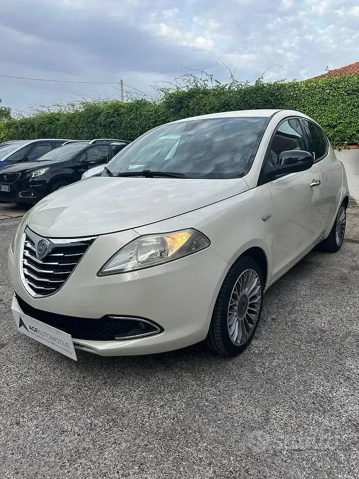 Usata Lancia Ypsilon S 95 CV (69 kW) 2012 Bianco Utilitaria