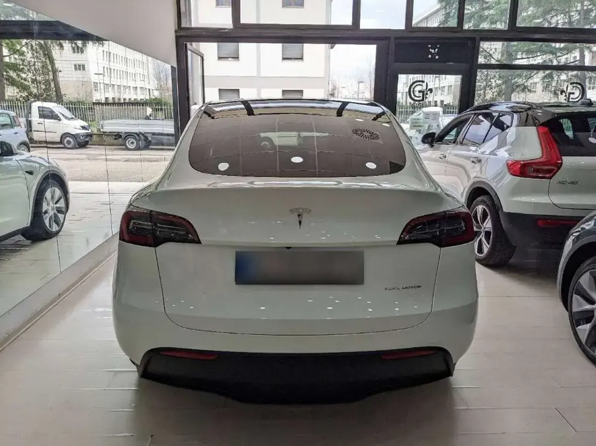 Usata Tesla Model Y Long Range AWD 324 kW (441 CV) 2022 Bianco perla micalizzato SUV