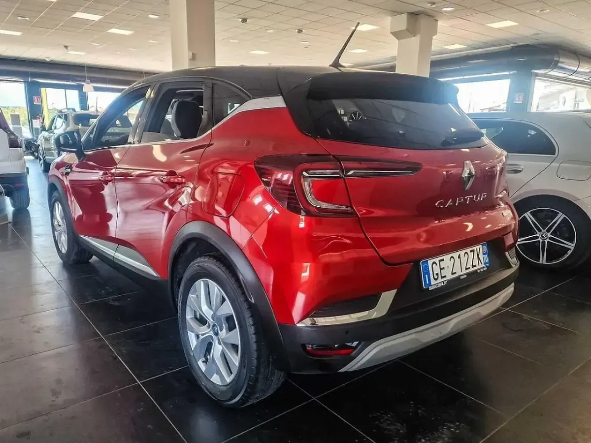 Usata Renault Captur Intens 159 CV (116 kW) 2024 Rosso SUV