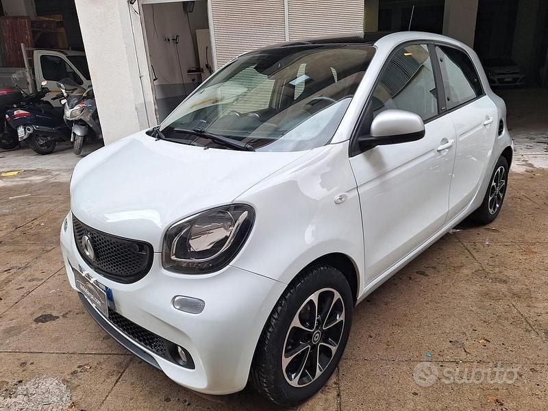 Bianco Usata 2016 Smart ForFour Passion Utilitaria | 8500 € (Buon prezzo) - Immagine 1/4