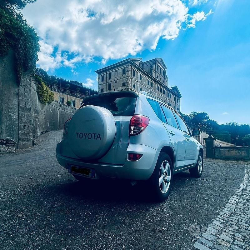 Usata Toyota RAV4 136 CV (100 kW) 2009 Grigio SUV