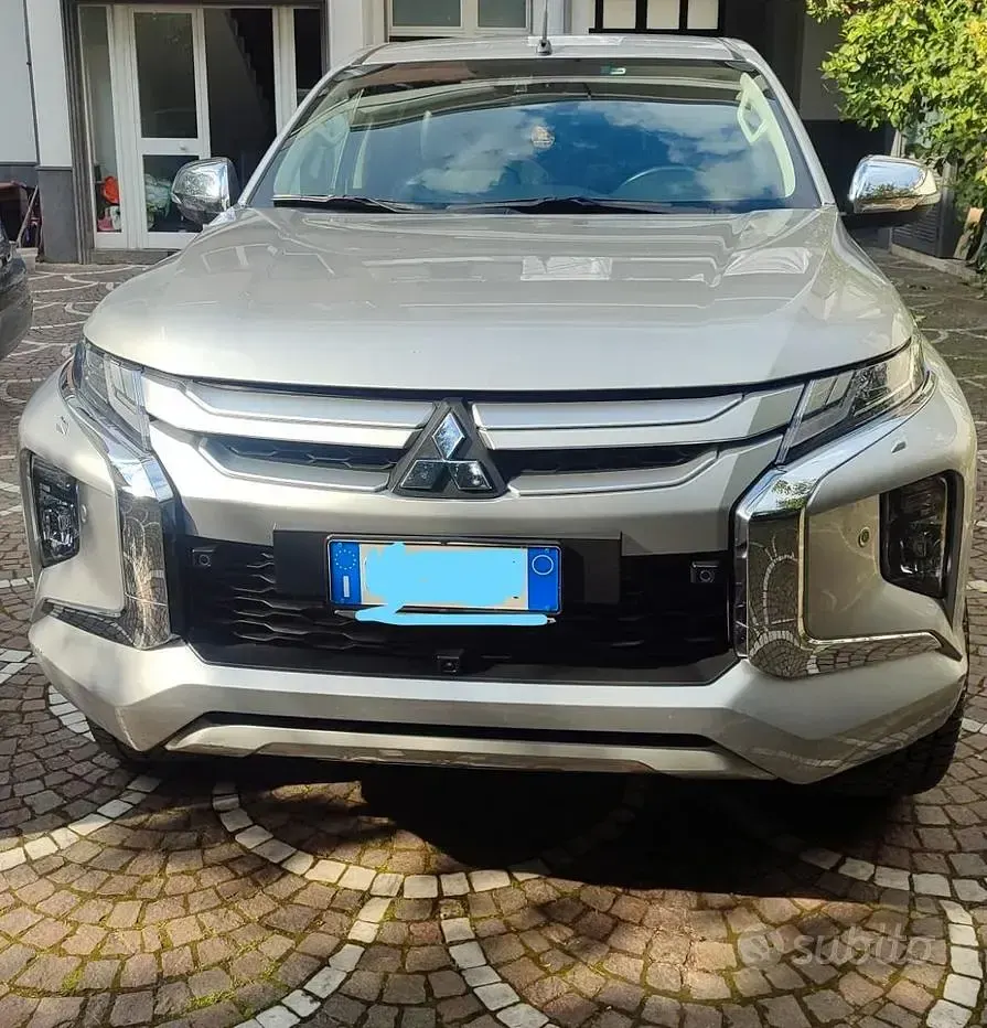 Usata Mitsubishi L200 150 CV (110 kW) 2020 Grigio Pick-up
