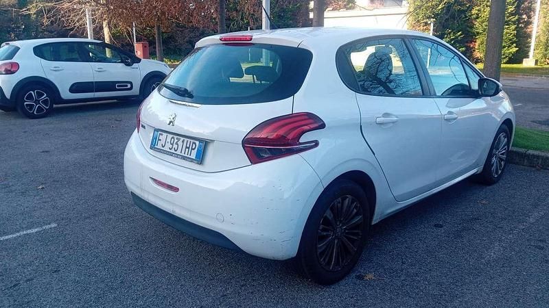 Usata Peugeot 208 Allure 75 CV (55 kW) 2017 Bianco Utilitaria
