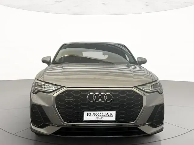 Usata Audi Q3 Sportback Business Plus 150 CV (110 kW) 2019 Argento floret metallizzato SUV