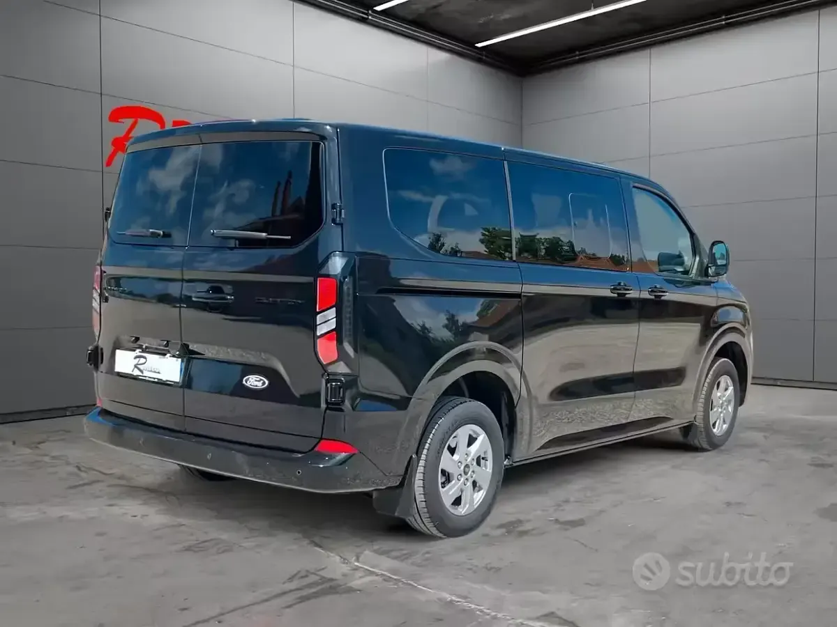Usata Ford Transit Custom Titanium 151 CV (111 kW) 2025 Nero Monovolume