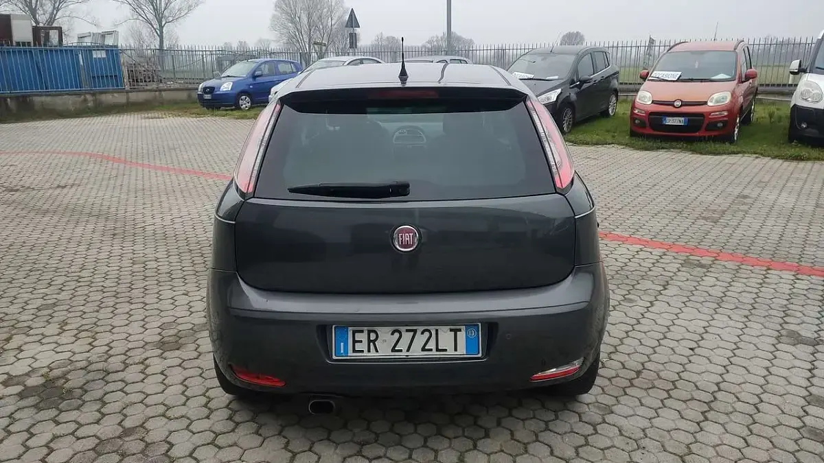 Usata Fiat Punto Lounge 77 CV (56 kW) 2013 Grigio Utilitaria