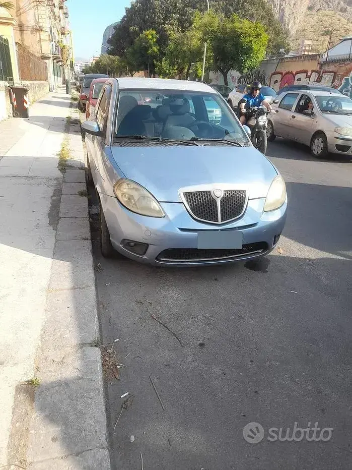 Usata Lancia Ypsilon 90 CV (66 kW) 2009 Bluazzurro Utilitaria