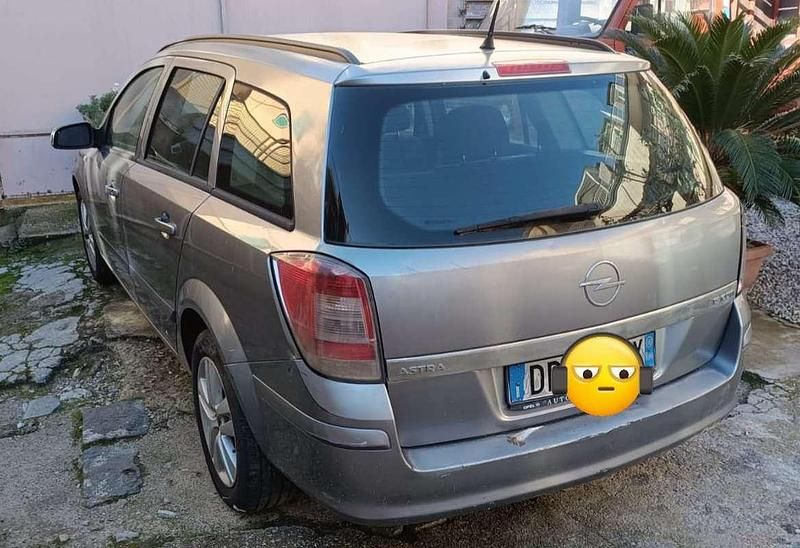 Usata Opel Astra Cosmo 150 CV (110 kW) 2008 Argento Station wagon
