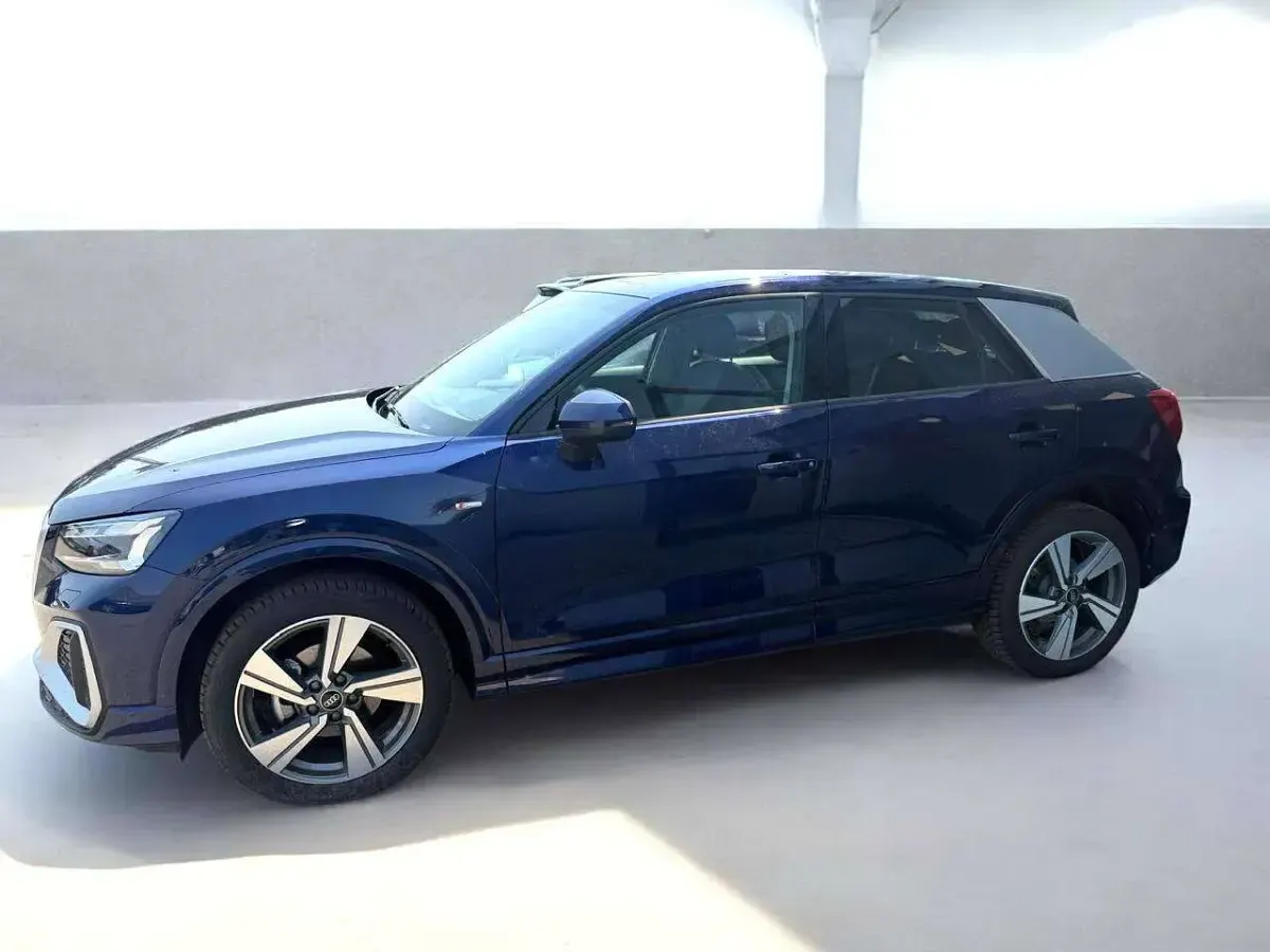 Usata Audi Q2 S-Line 110 CV (80 kW) 2023 Blu navarra metallizzato SUV