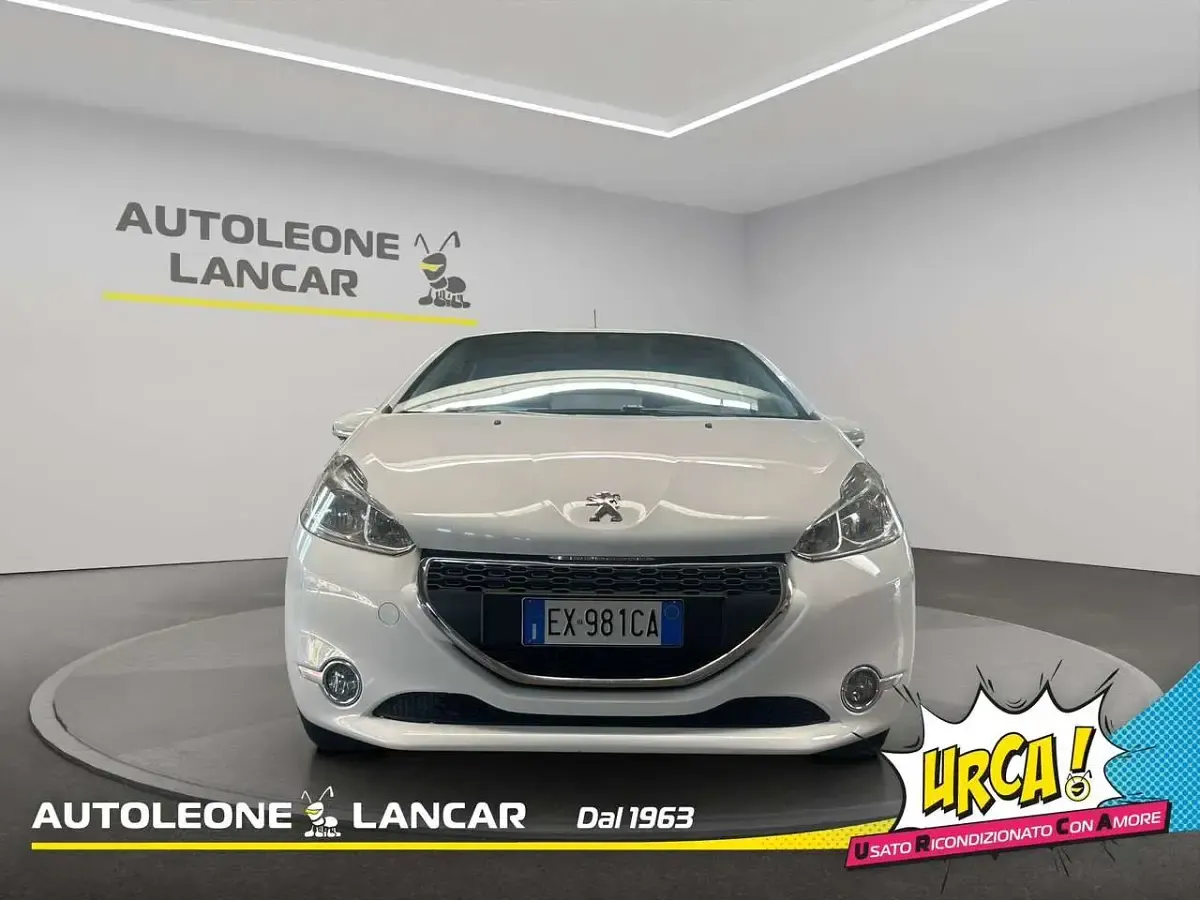 Usata Peugeot 208 Active 68 CV (50 kW) 2014 Bianco Utilitaria