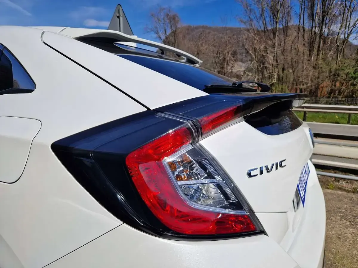 Usata Honda Civic Elegance 126 CV (92 kW) 2021 Bianco Berlina