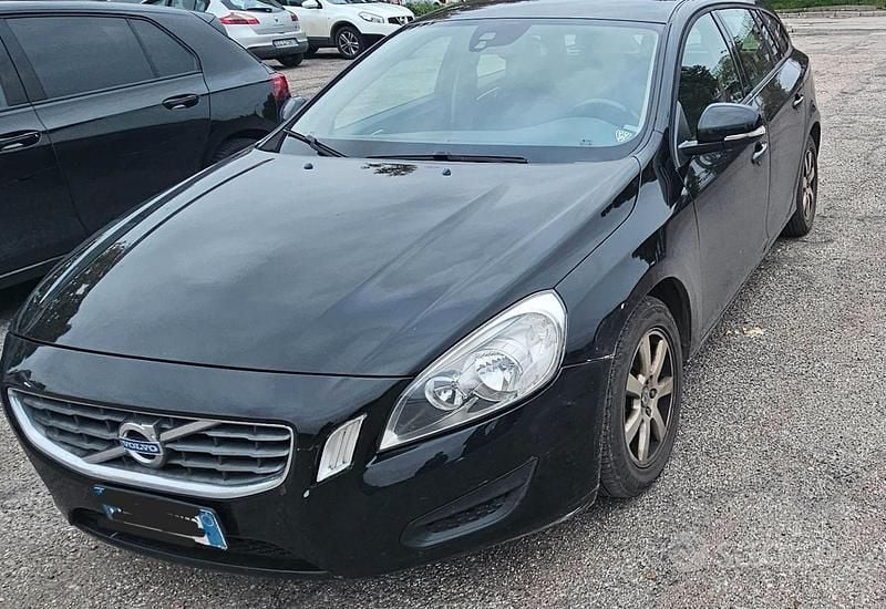 Usata Volvo V60 Kinetic 163 CV (119 kW) 2012 Nero Station wagon