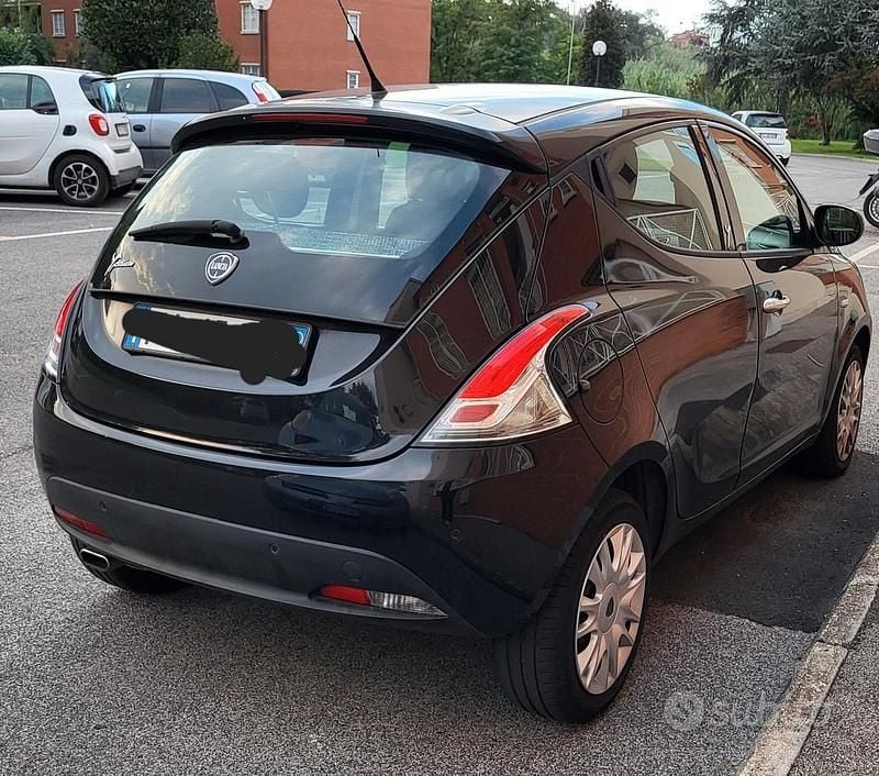 Usata Lancia Ypsilon 95 CV (69 kW) 2015 Nero Utilitaria