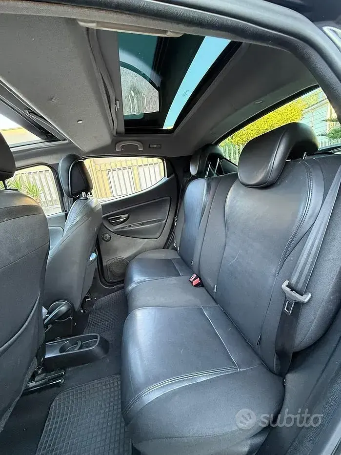 Usata Lancia Ypsilon 85 CV (62 kW) 2015 Nero Utilitaria