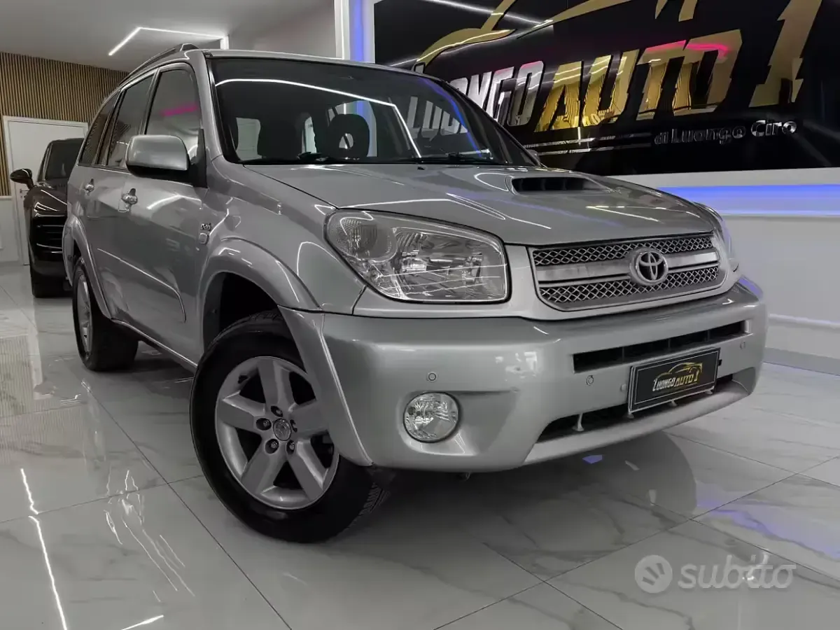 Second-hand Toyota RAV4 116 CP (85 kW) 2005 Gri SUV