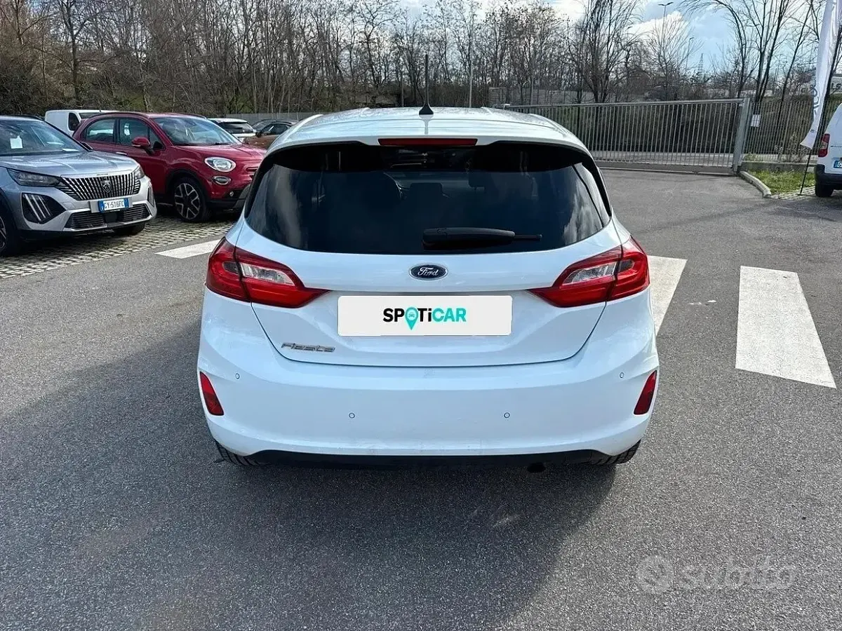 Usata Ford Fiesta Titanium 85 CV (62 kW) 2018 Bianco Utilitaria